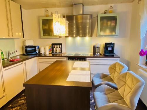 Ferienhaus zur Waldauer Höhe mit 3 SZ, 120qm & 40qm Balkon