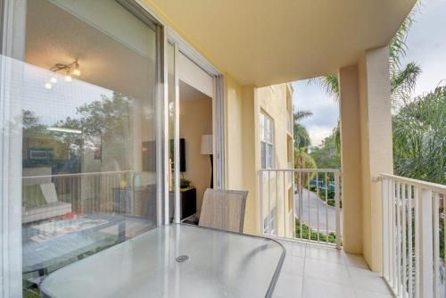 Renovated 2/2 Unit at Yacht Club/Aventura