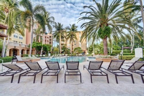 Renovated 2/2 Unit at Yacht Club/Aventura