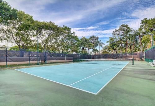 Renovated 2/2 Unit at Yacht Club/Aventura