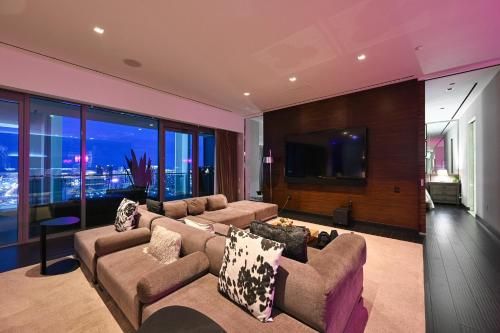 StripViewSuites Penthouse with Hot Tub on Balcony