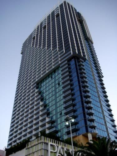 StripViewSuites Penthouse with Hot Tub on Balcony