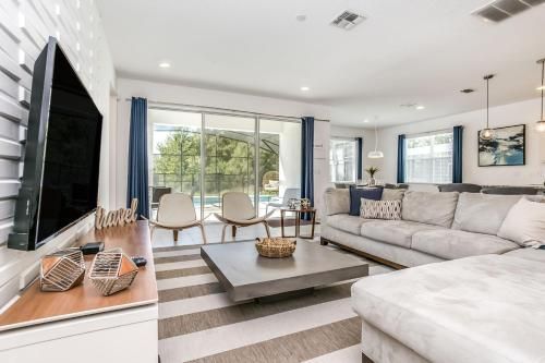 Bella Vida Resort 5 Bedroom Vacation Home with Pool 1870