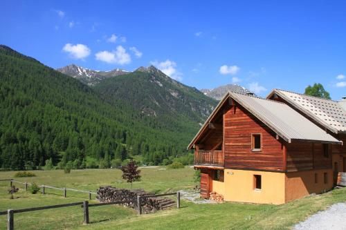L'Aoùro Hameau des Chazals Nevache Hautes Alpes