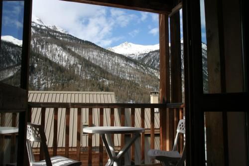 Le Queyrellin hameau des Chazals Nevache Hautes Alpes