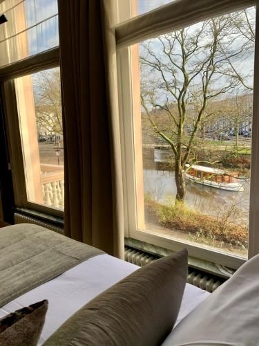 Spinoza Suites