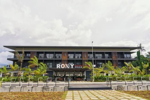 Roxy Sematan Canopy & Villa