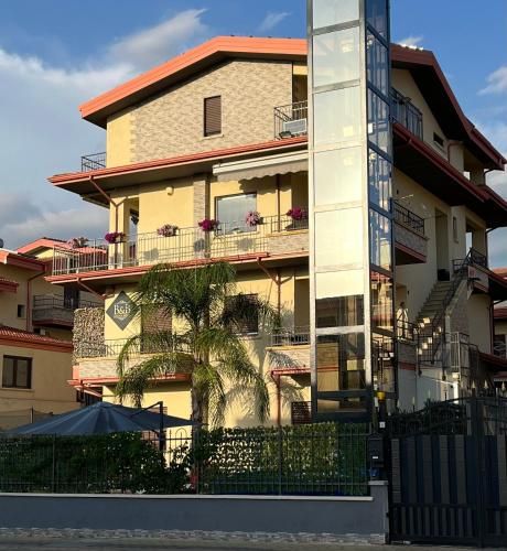 B&B Golden House