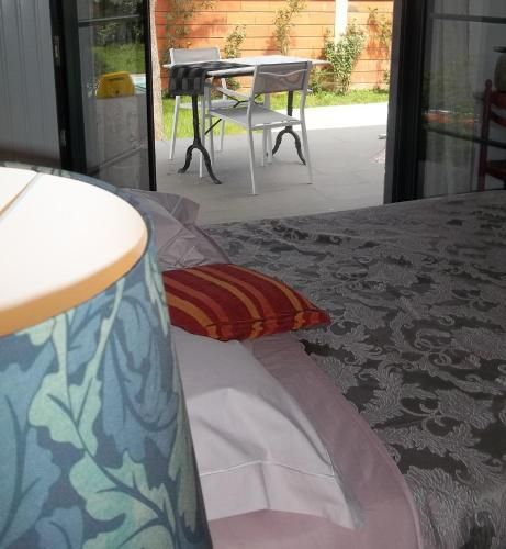 Toulouse Metropole Chambre Privée de Luxe - SDB WC privée Terrasse Piscine Aqua Bike Privées