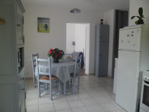 maisonnette entre forêt et occéan