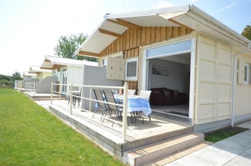 Premium Lake Lodges