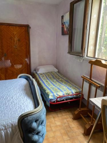 Le Cannet, Chambre à l'étage d'une maison avec piscine