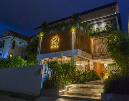 M5 Hotel