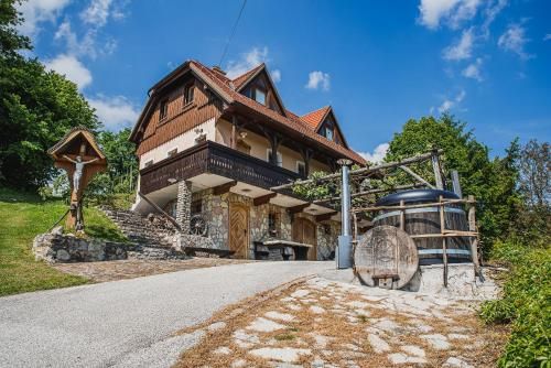 Authentic Countryside Villa with Hot tub