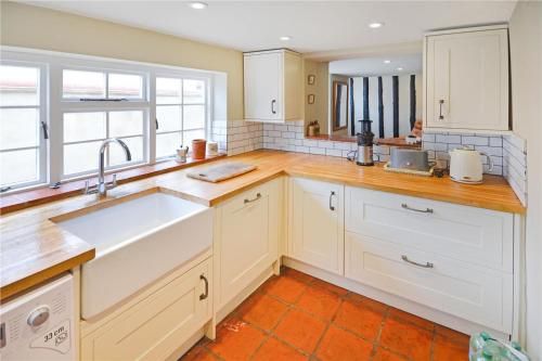 Best located and beautifully renovated cottage