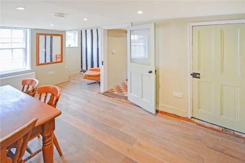 Best located and beautifully renovated cottage