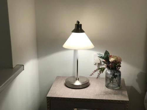 Cosy & Lovely Guesthouse with Free Parking & Close to Station