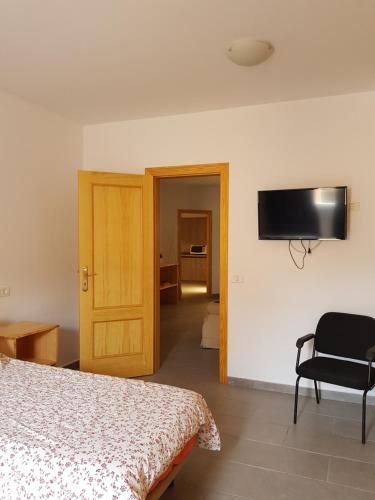 Apartamento privado en una zona tranquila y próxima al aeropuerto TF norte y a la ciudad de San Cristóbal de la Laguna .