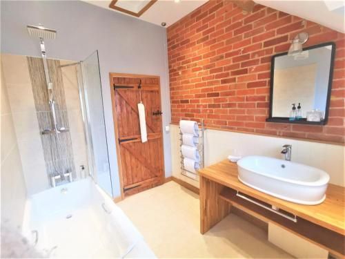 Blashford Manor Farmhouse - New Forest Cottage