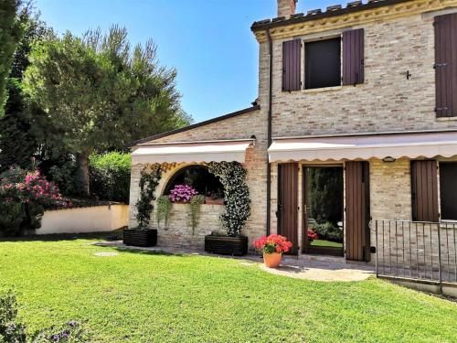 Spacious Villa in Tavullia with Swimming Pool