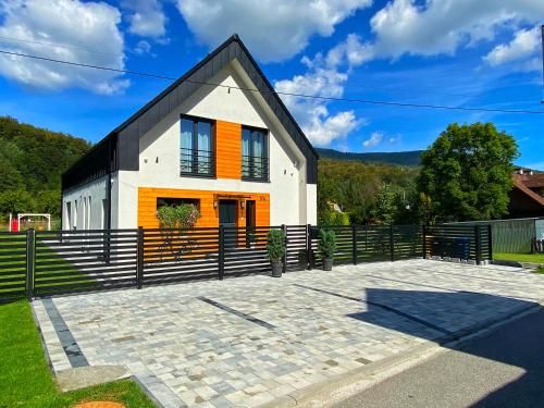 Highlander House