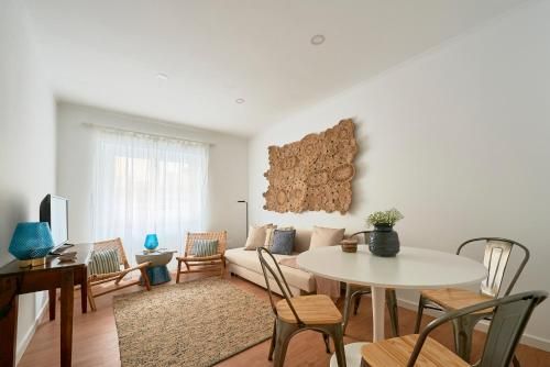 Belém Light Filled Apt With Patio, By TimeCooler