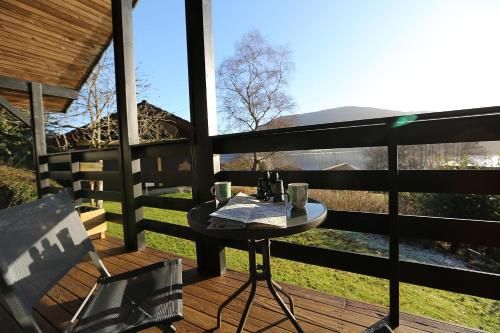 Cosy Modern Nordic Lodge w/ Loch View & Log Burner