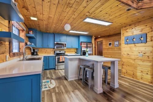 Fully Remodeled Munds Park Woodland Cabin Getaway!