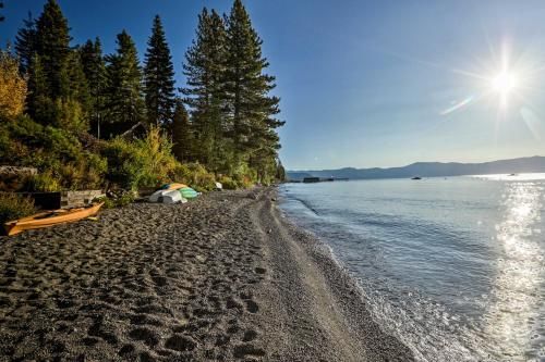 Stunning Luxury Cabin with Lake Tahoe Views and Hot Tub