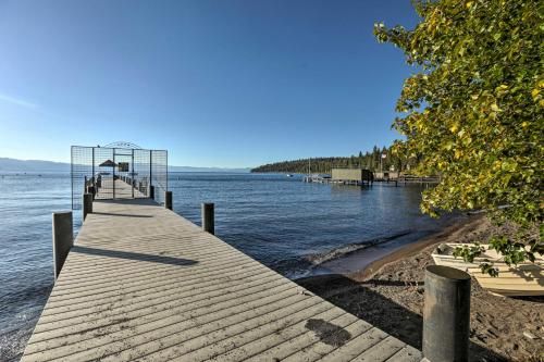 Stunning Luxury Cabin with Lake Tahoe Views and Hot Tub