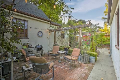 Updated Menlo Park English Tudor Garden Cottage!