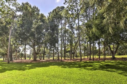 Large Tampa-Area Condo with Golf Course Access!
