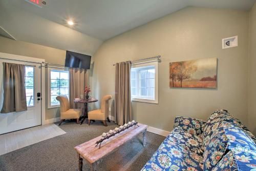 Branson Cottage with Pool Access about 10 Min to Downtown