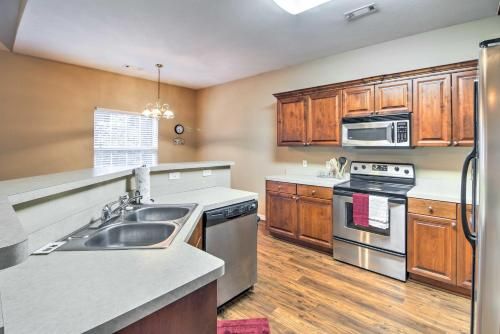 Branson Villa Strip half Mi, Silver Dollar City 9 Mi