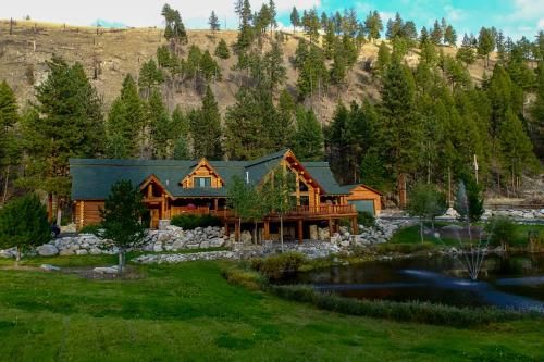 Custom Bitterroot Valley Cabin with On-Site Pond