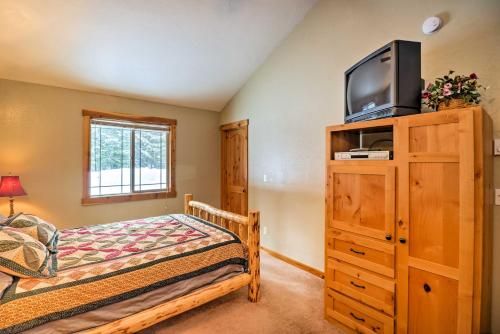 Rustic Cabin - 11 Miles to Glacier National Park!