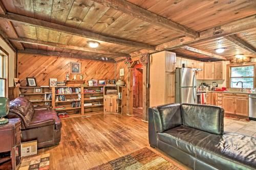 Rustic Bradford Cottage - 14 Miles to Sunapee Mtn!