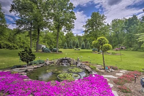 Charming Lewiston Apt 10 Miles to Niagara Falls!