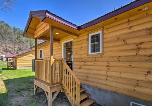 Cozy Bryson City Cabin - 6 Miles to Harrahs!