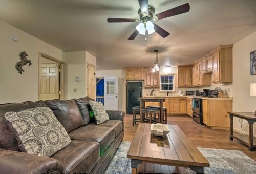 Bryson City Cabin on Tuck River and Fire Pit!