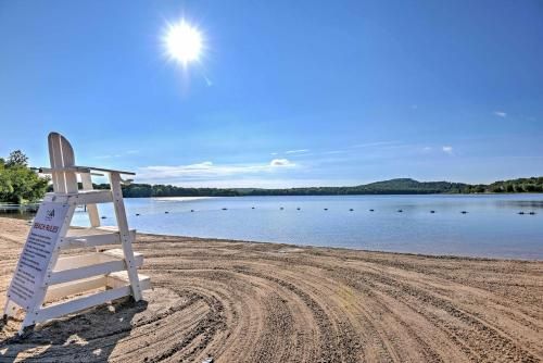 Family Home with Spacious Deck in Arrowhead Lake!