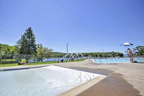 Quaint Home with Fireplace and Arrowhead Lake Amenities
