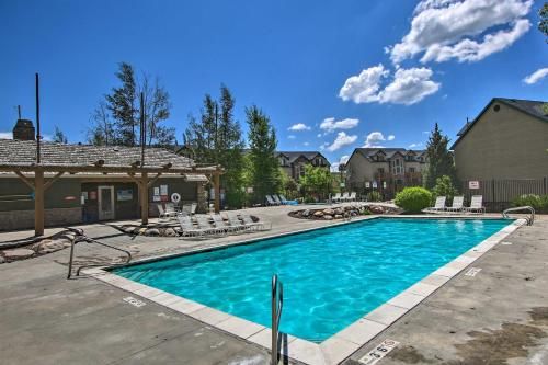 Eden Condo with Balcony, Fireplace and Mtn Views!