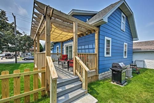 Cozy Two Rivers Home - Walk to Lake Michigan!