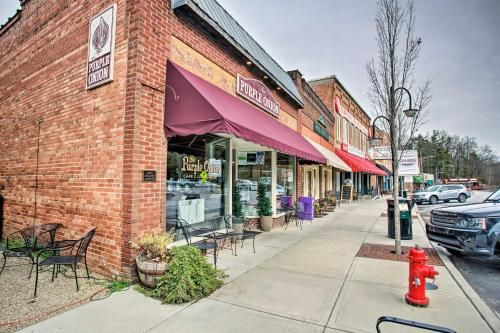 Ideally Located Saluda Apartment on Main St!