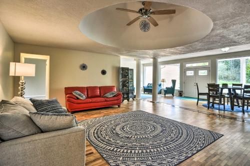 Charming Kelso Home Close to Cowlitz River!