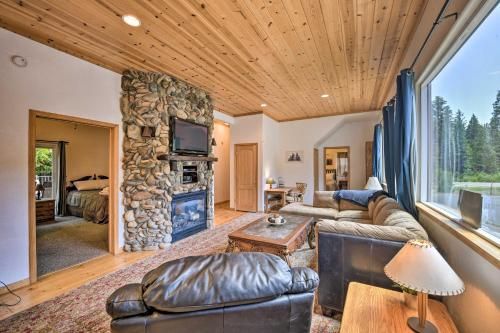 Secluded Mtn Home with Large Deck, Fireplace!
