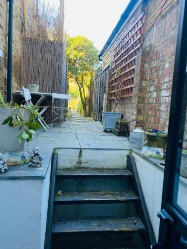 Modern, peaceful flat in the heart of Wimbledon