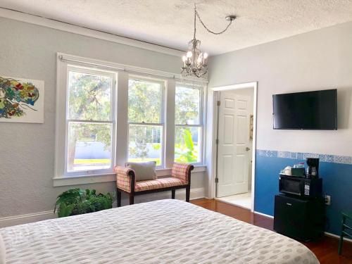 G - Comfy and Spacious Suite (Apt 2)