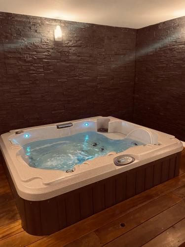 Mieuxqualhotel jacuzzi privatif Le carré